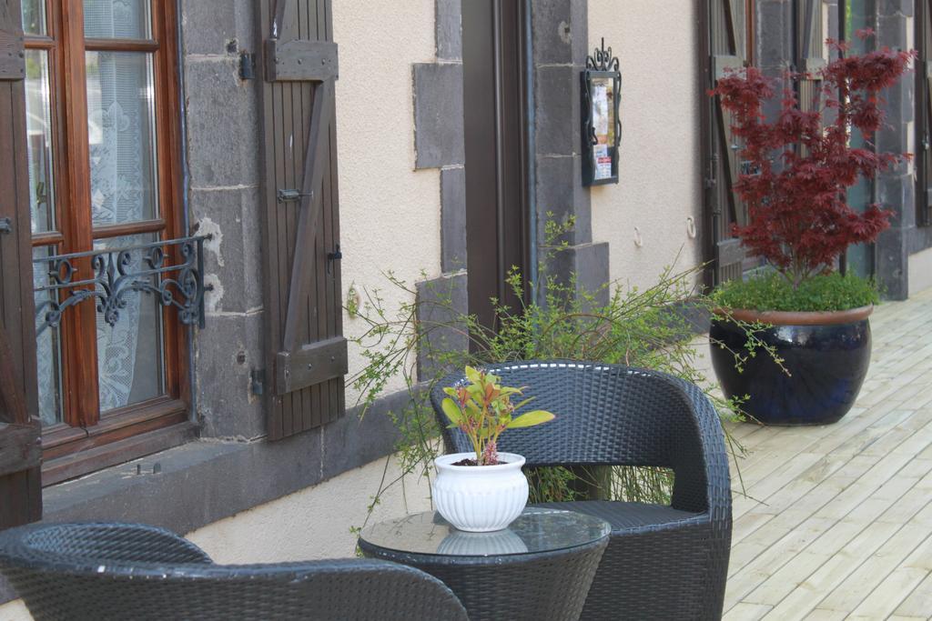 A L'Aube Des Volcans Charbonnieres-les-Vieilles Exterior photo
